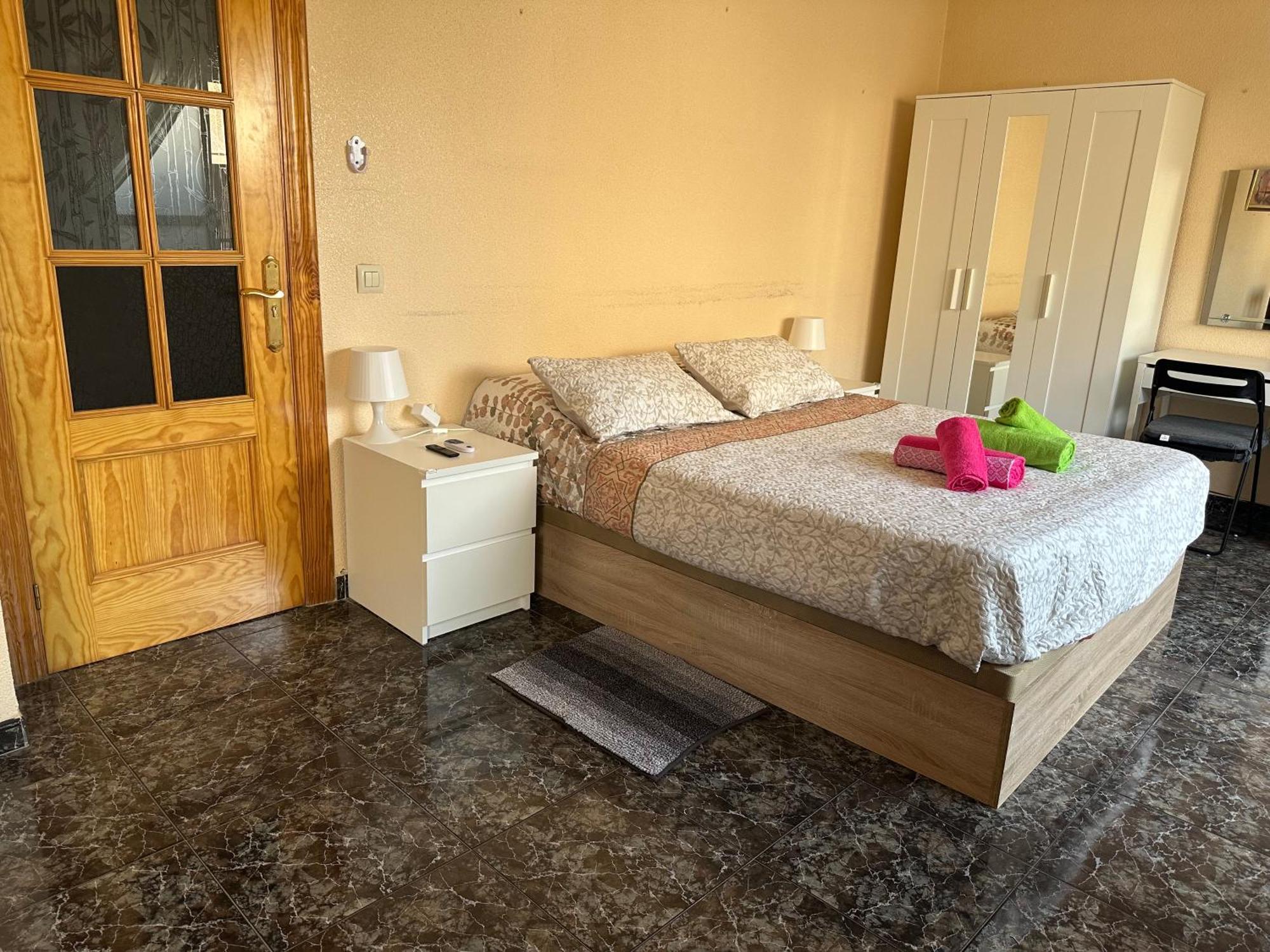 Almeria Centro Habitacion Privada En Apartamento Compartido Экстерьер фото