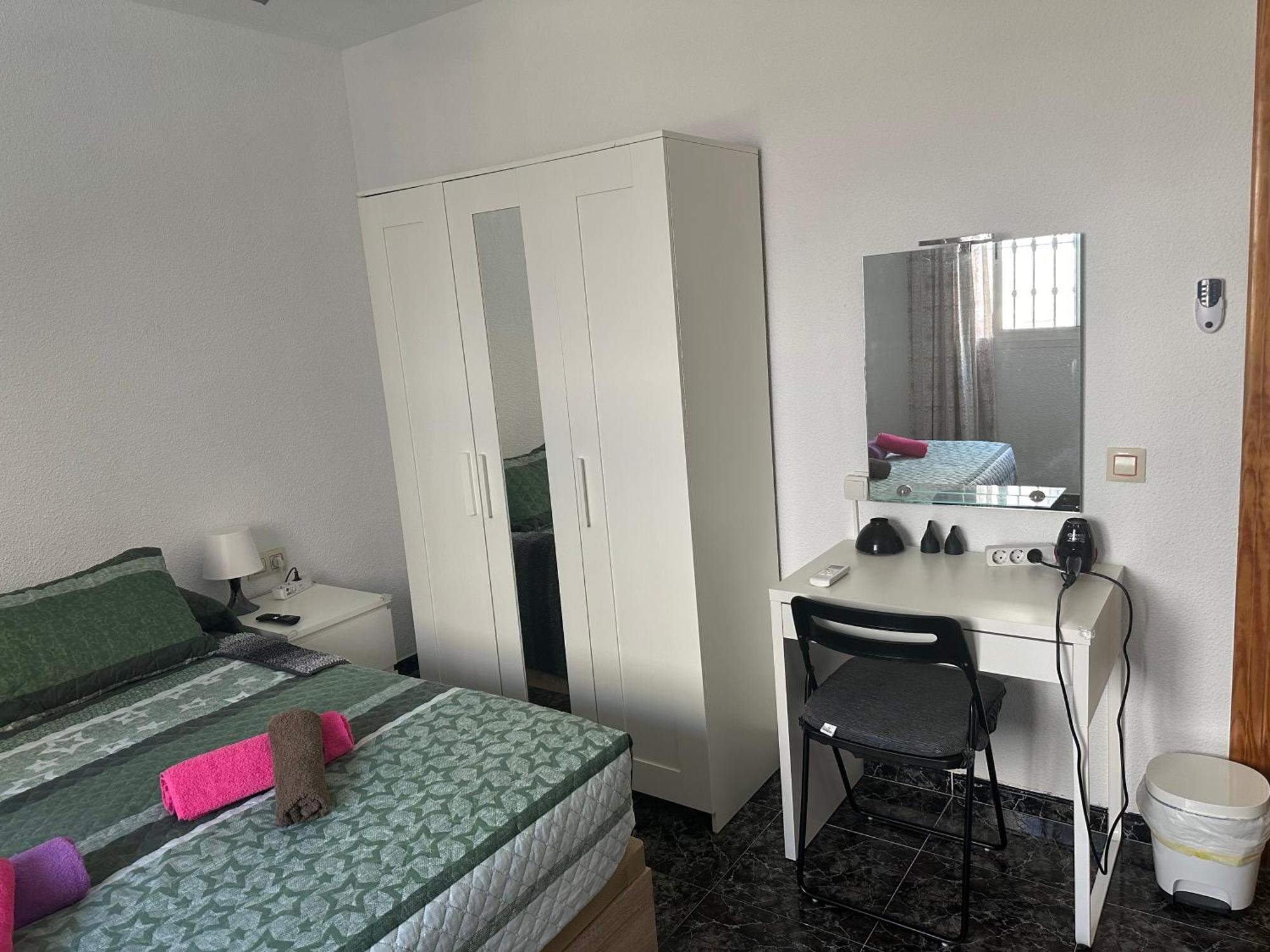 Almeria Centro Habitacion Privada En Apartamento Compartido Экстерьер фото
