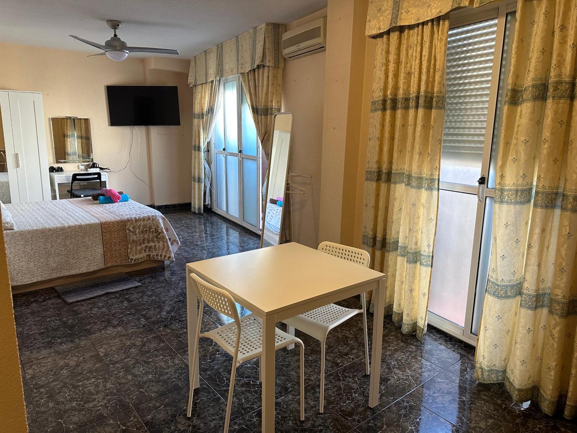 Almeria Centro Habitacion Privada En Apartamento Compartido Экстерьер фото