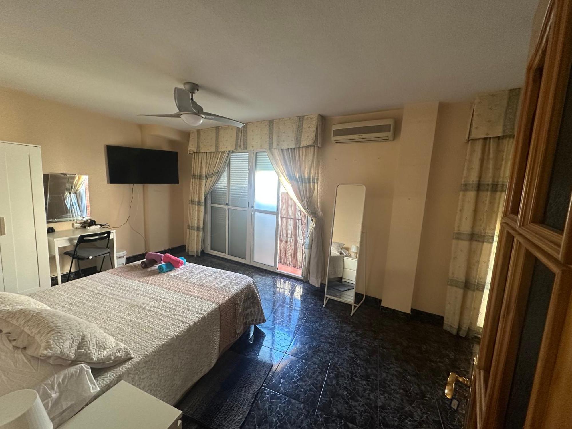 Almeria Centro Habitacion Privada En Apartamento Compartido Экстерьер фото