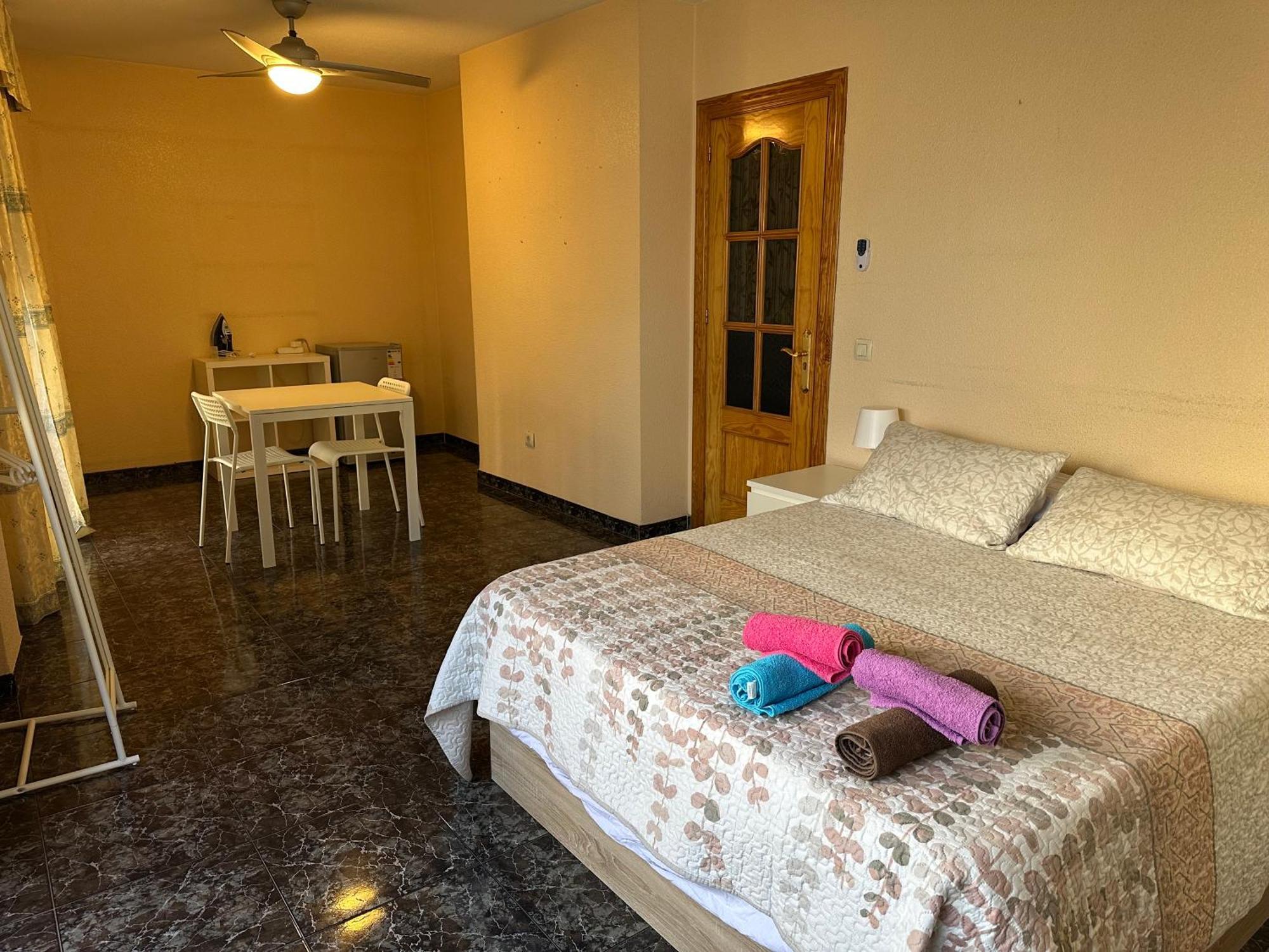 Almeria Centro Habitacion Privada En Apartamento Compartido Экстерьер фото