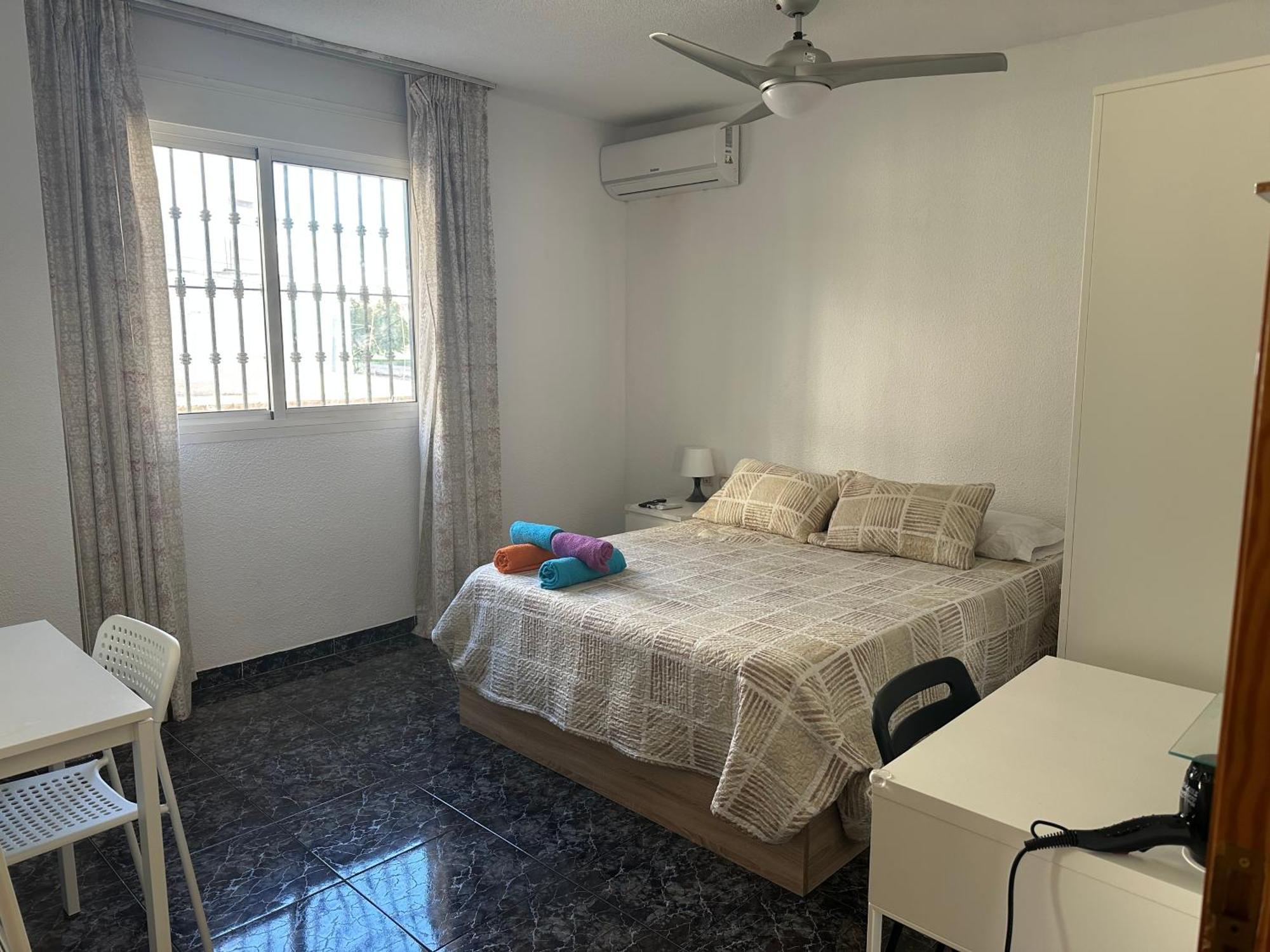 Almeria Centro Habitacion Privada En Apartamento Compartido Экстерьер фото